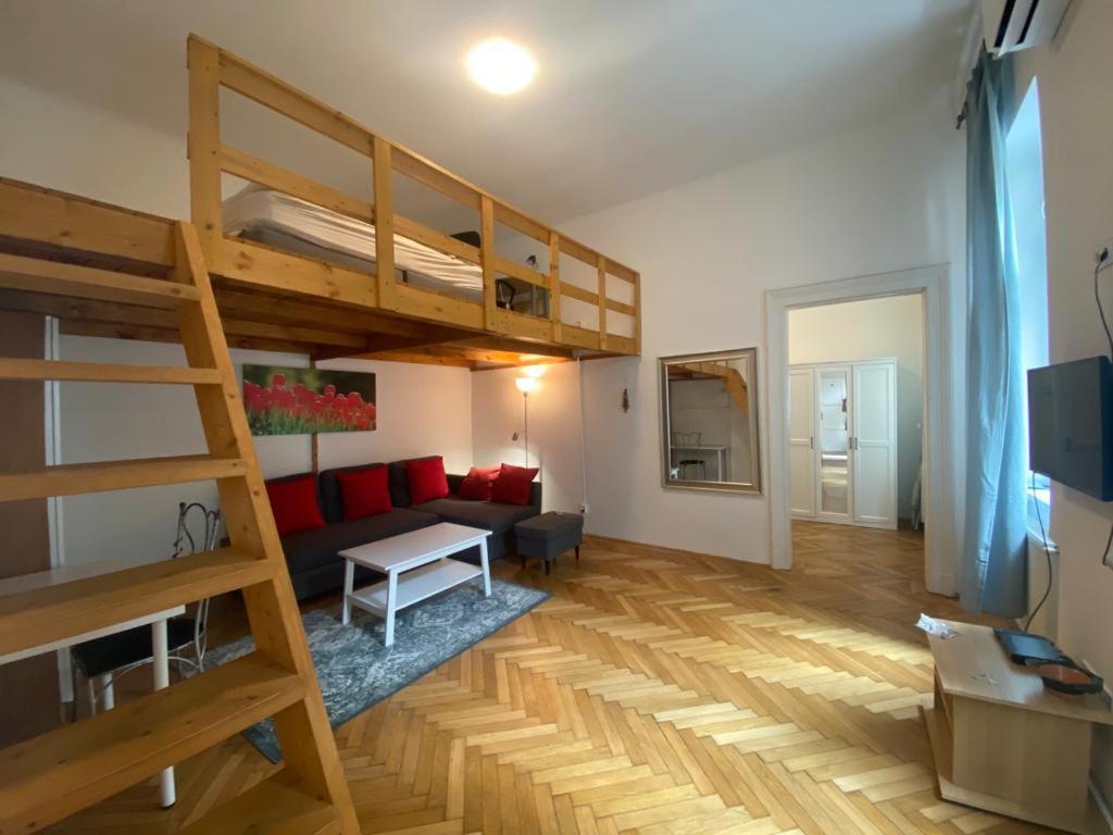Ac With Free Parking At Acacia St, City Center Budapest Ngoại thất bức ảnh